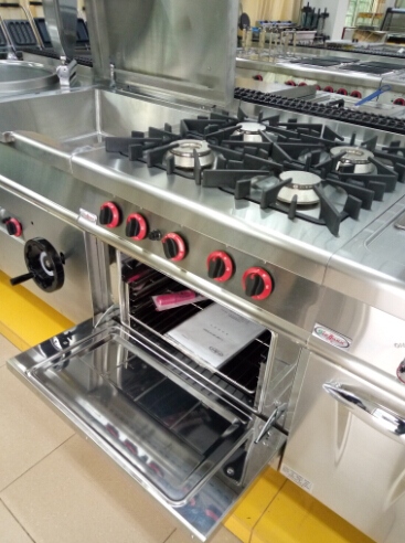 Cocina a gas de 4 fuegos y horno 